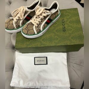 Kids Gucci Shoes excellent condition size 12/13